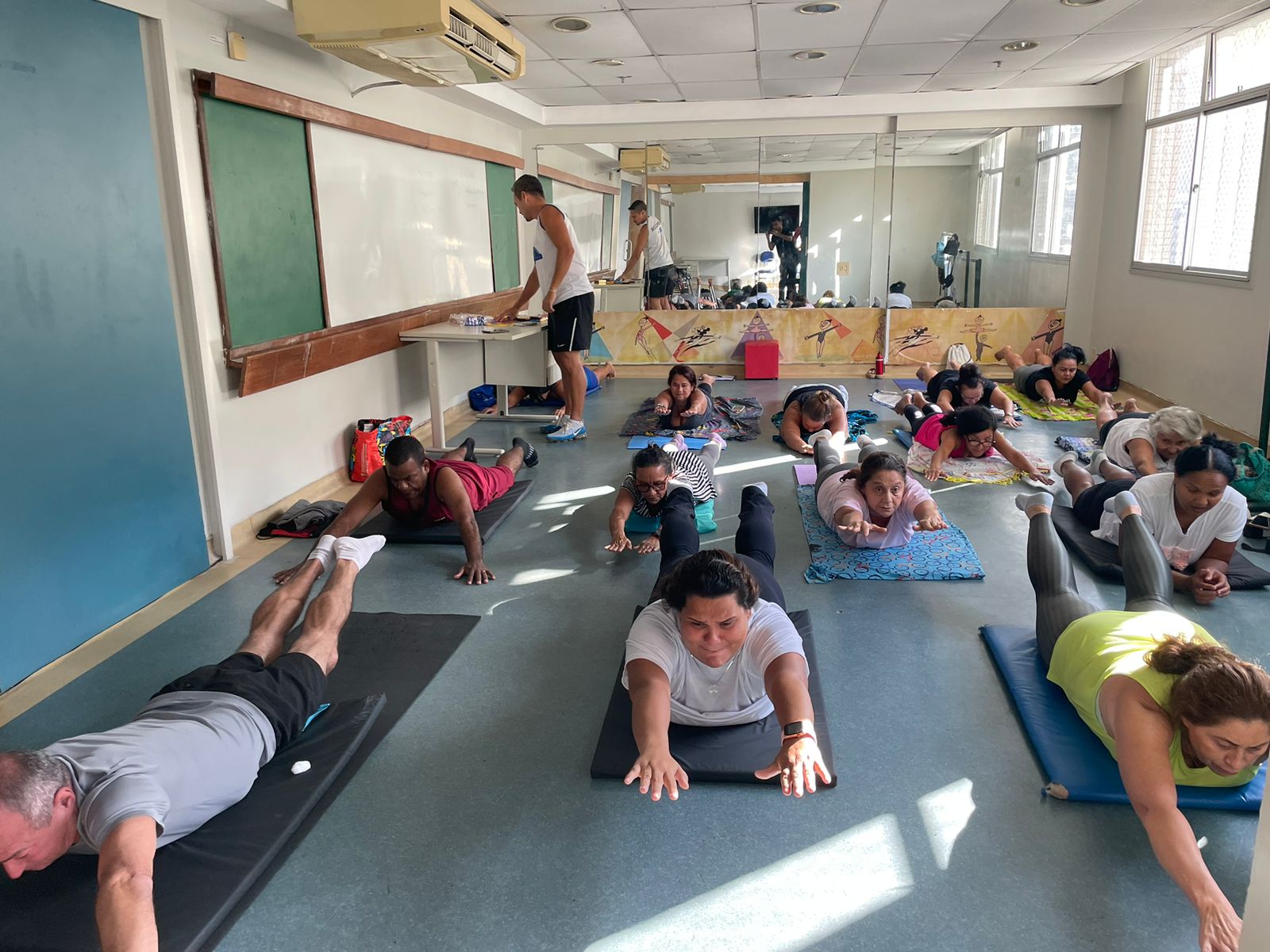 Aula de Pilates com o Programa Academia Carioca – CF Rinaldo de Lamare