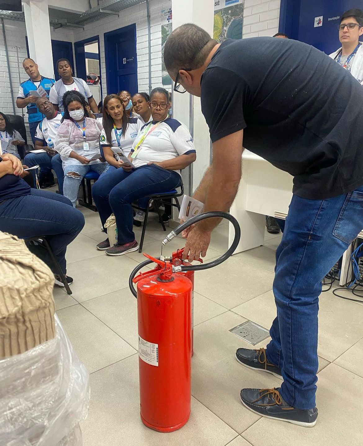 Treinamento de Noções Básicas de Combate e Prevenção a Incêndios – CMS Dr. Rodolpho Perissé