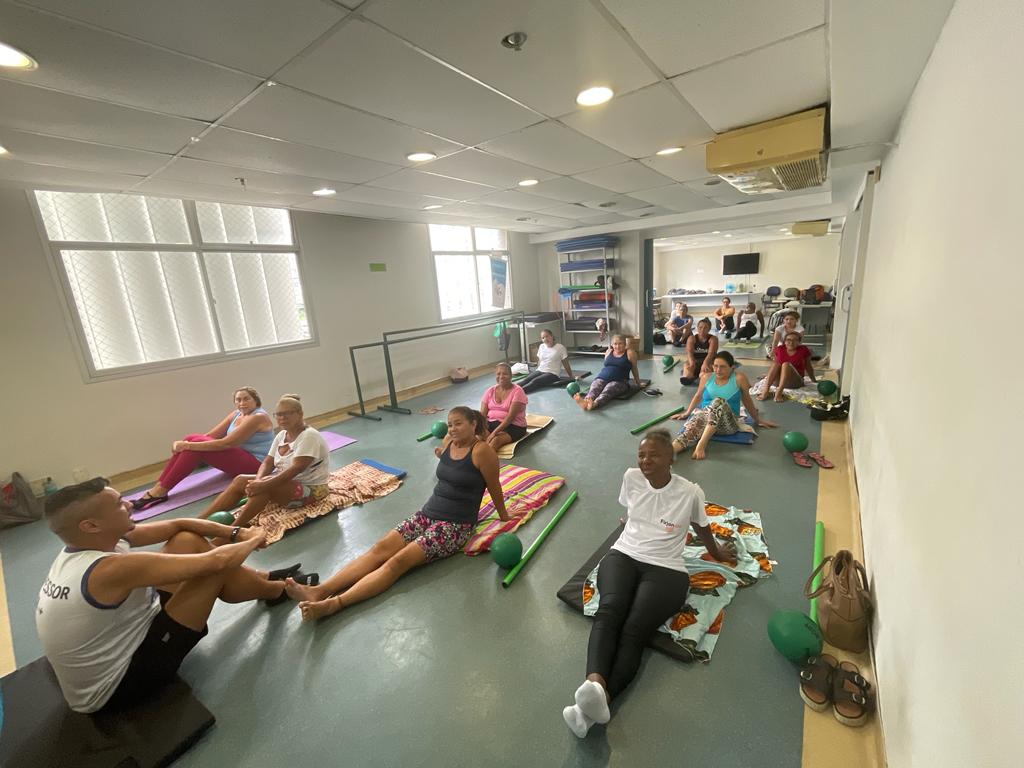 Aula de Pilates com o Programa Academia Carioca – CF Rinaldo de Lamare