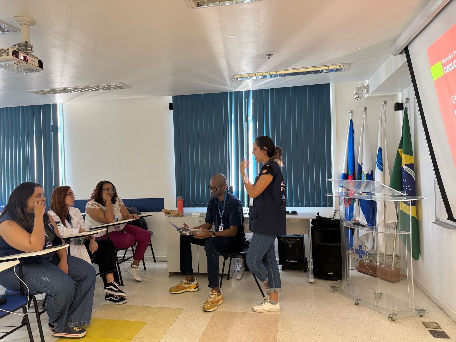 Fortalecendo Saberes e Práticas: Atividade Teórico-Prática sobre Pré-Natal com Residentes do Programa de Residência em Enfermagem de Família e Comunidade (PREFC)