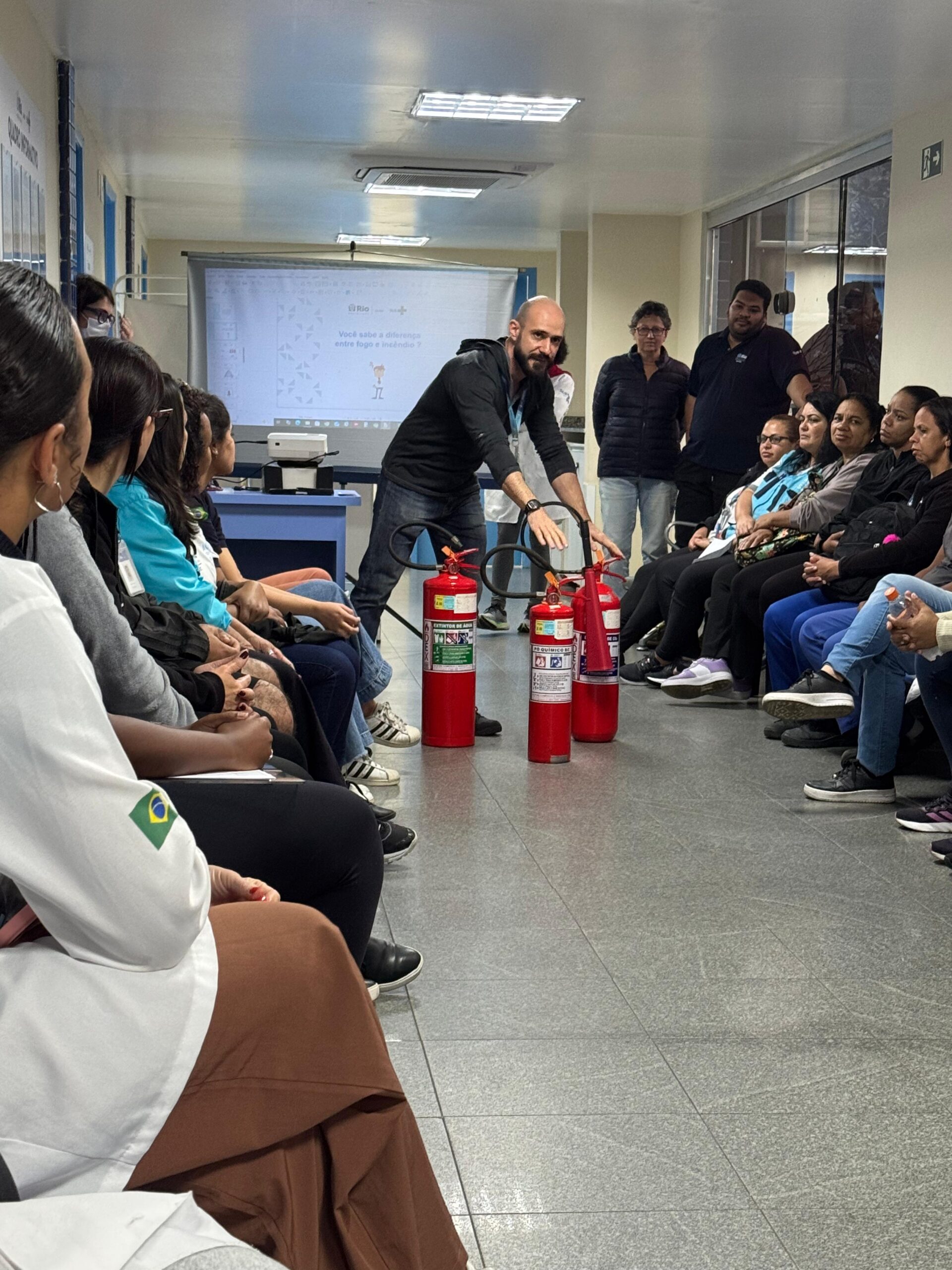 Treinamento Básico de Combate e Prevenção à Incêndios – CMS Dr Albert Sabin