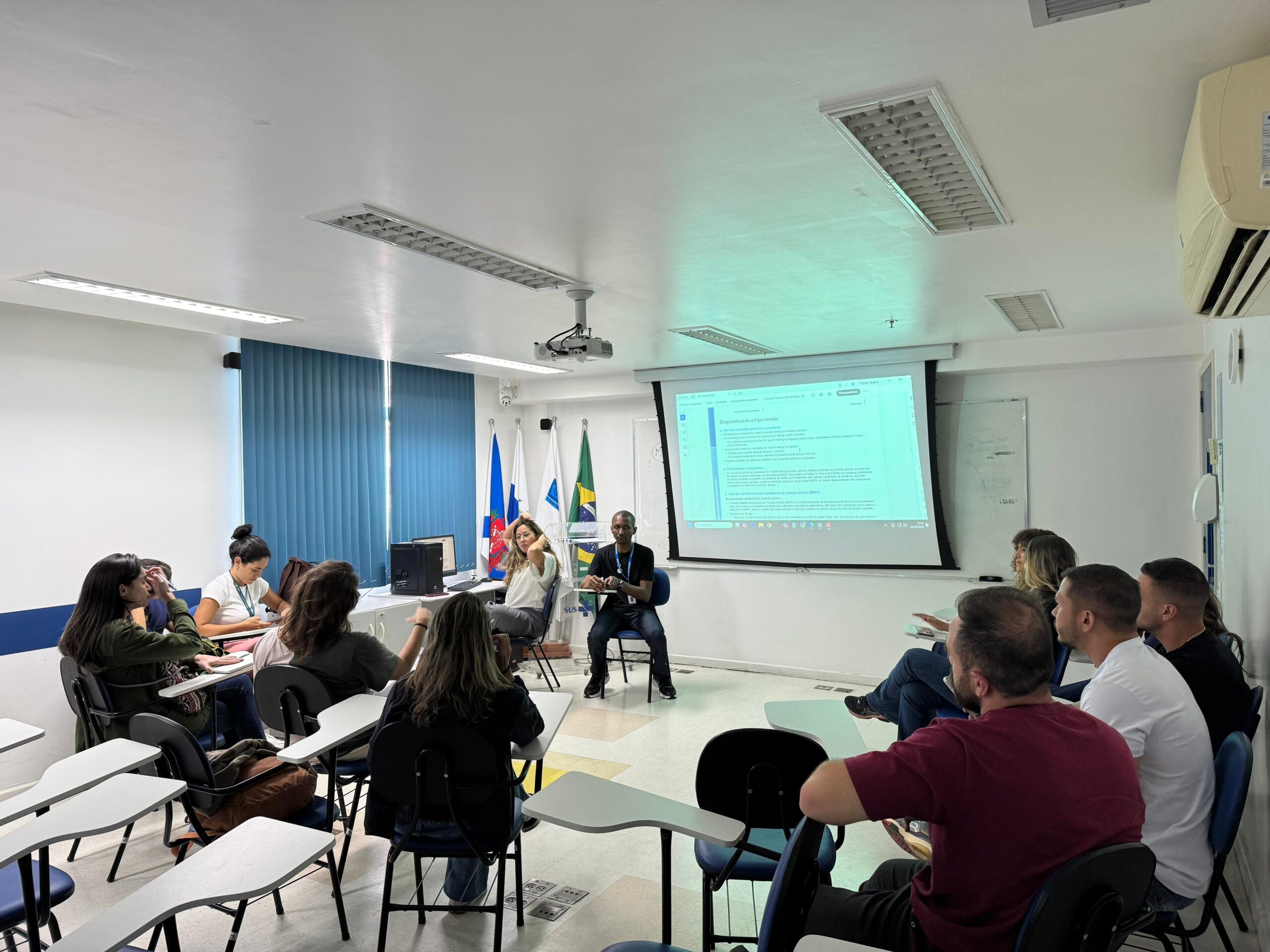 Teórico Prático Sobre Guias Rápidos de Hipertensão e Caderno da Atenção Básica com Acadêmicos de Medicina Universidade Veiga de Almeida (UVA) – CF Rinaldo De Lamare