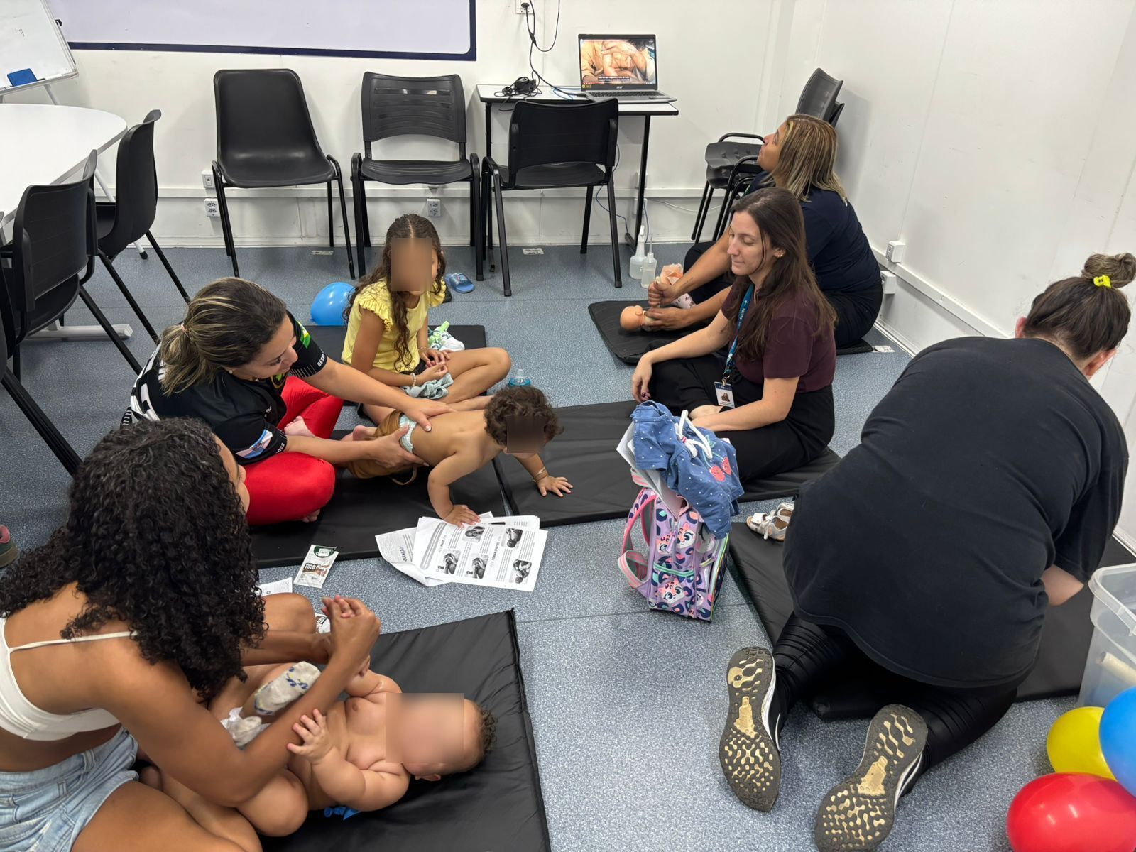 Grupo Crescer promove momento de cuidado com Shantala entre mães e bebês – CF Maria do Socorro Silva e Souza