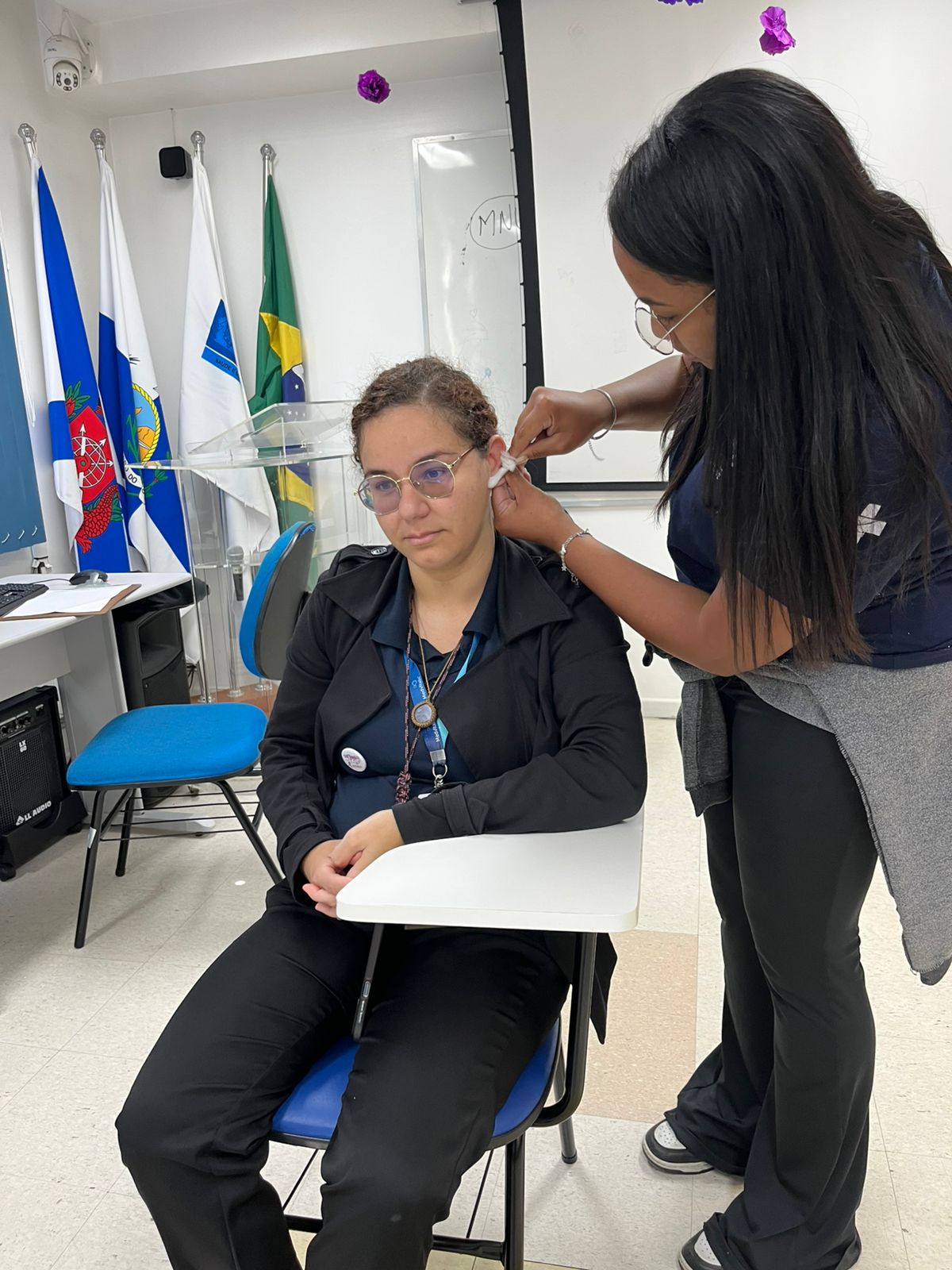 Auriculoterapia como Estratégia de Cuidado Integral à Saúde da Mulher durante o Outubro Rosa – CF Rinaldo De Lamare