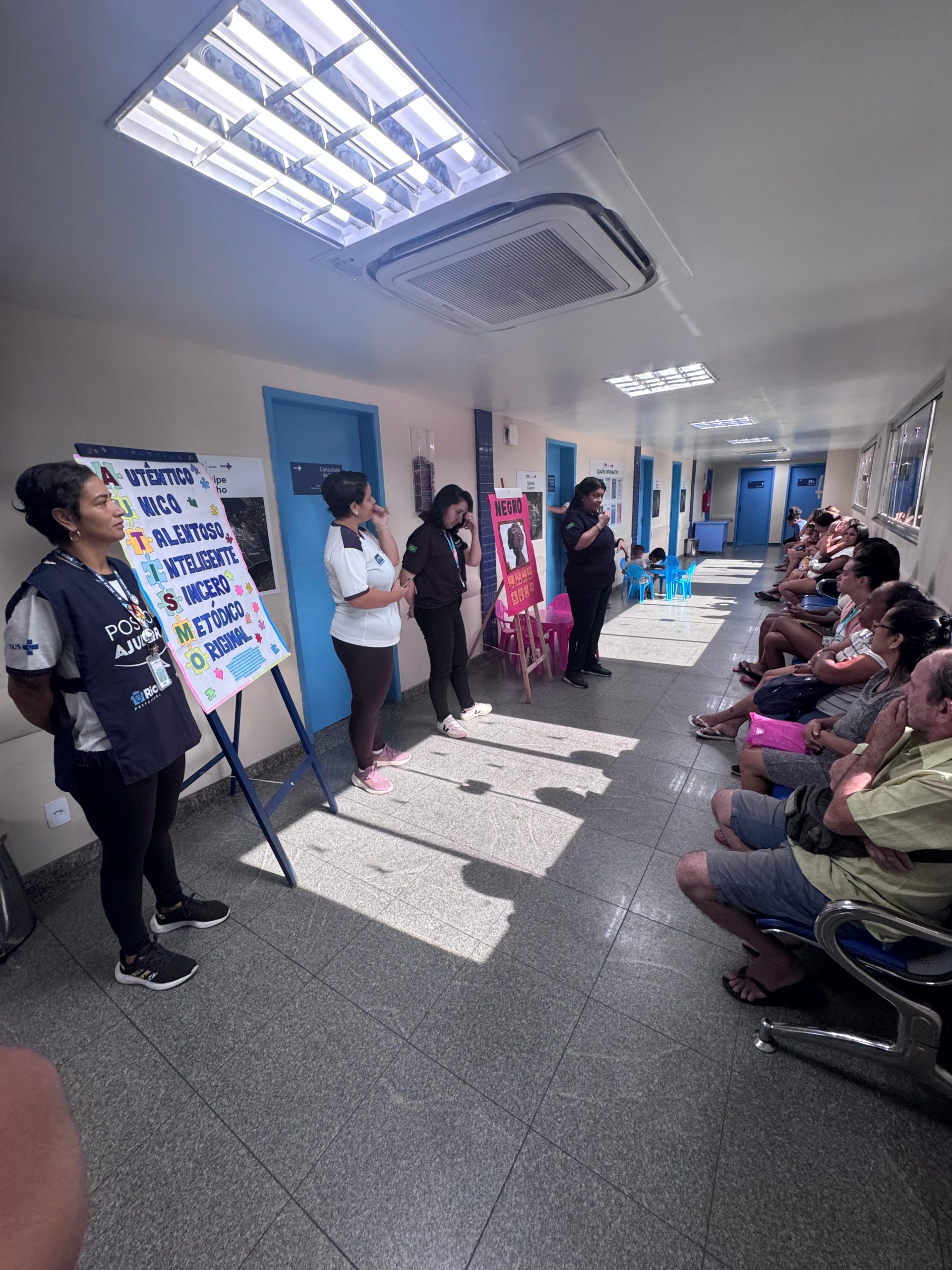 Sala de Espera – Abril Azul – CMS Dr. Albert Sabin
