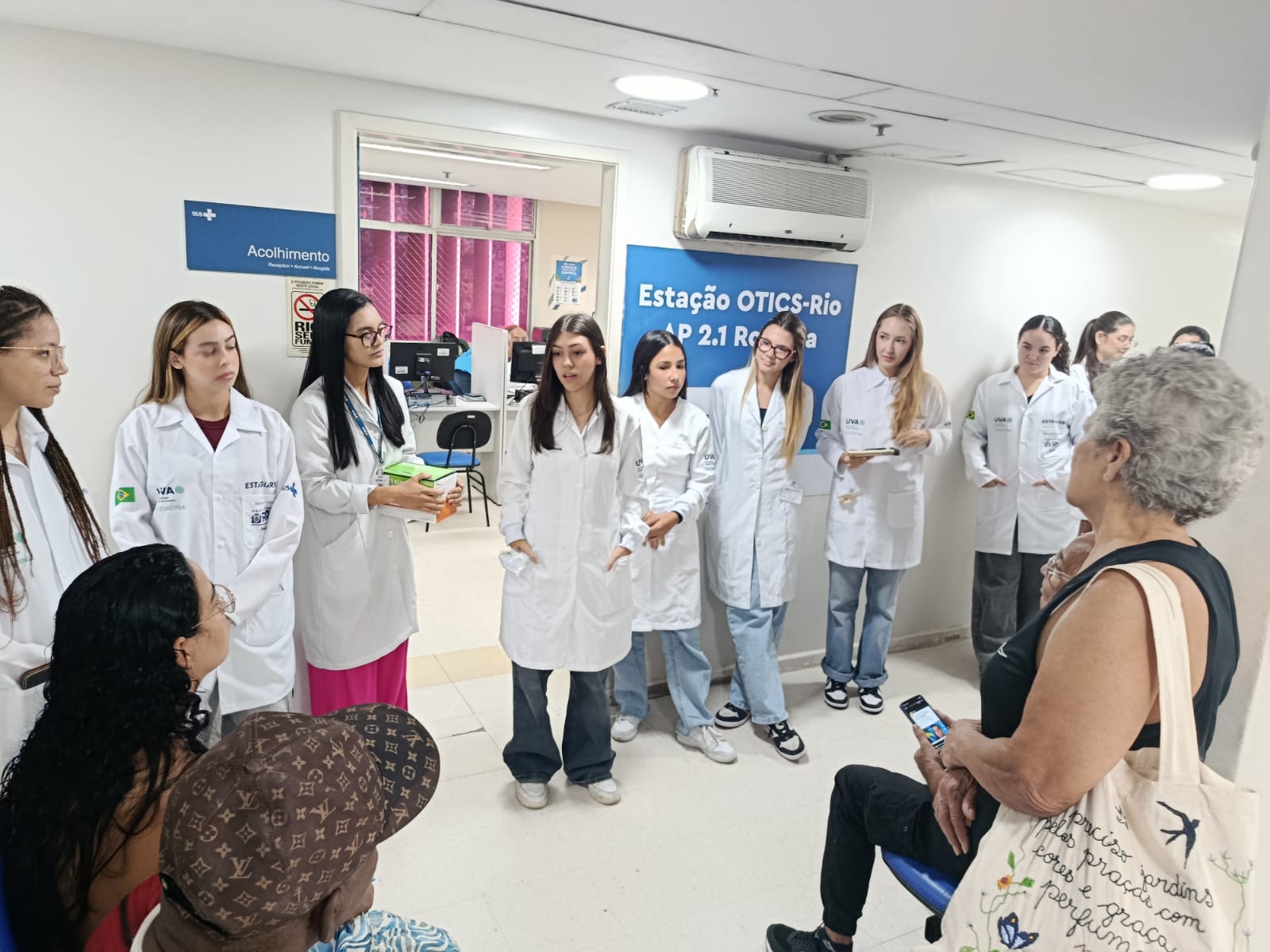 Sala de Espera Hepatites Virais – Acadêmicos Medicina UVA – CF Rinaldo de Lamare