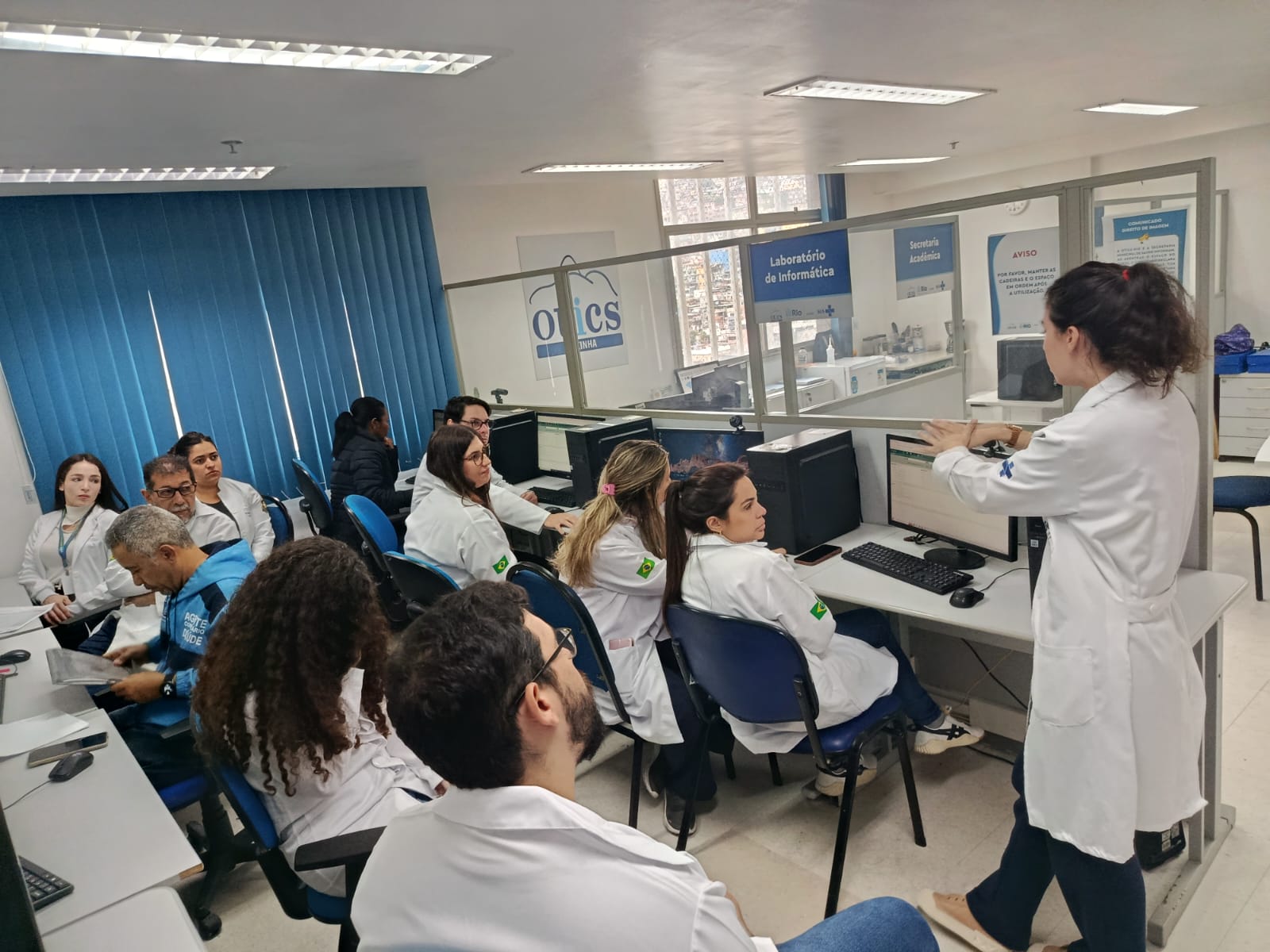 Acadêmicos conhecem instrumentos da APS